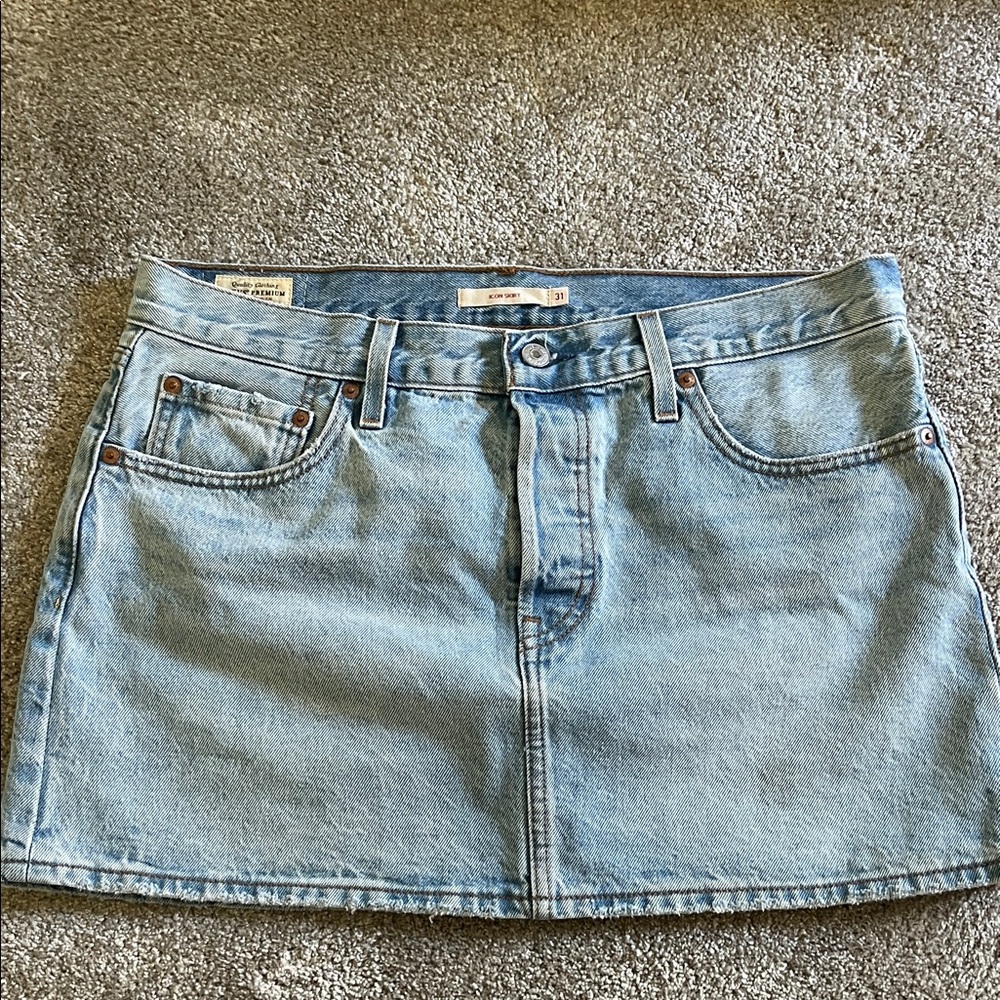 Levi's Icon Denim mini skirt size 31